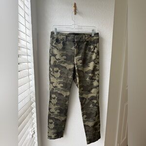 OLD NAVY PIXIE HIGH RISE CAMO PANTS SIZE 8 NWOT
